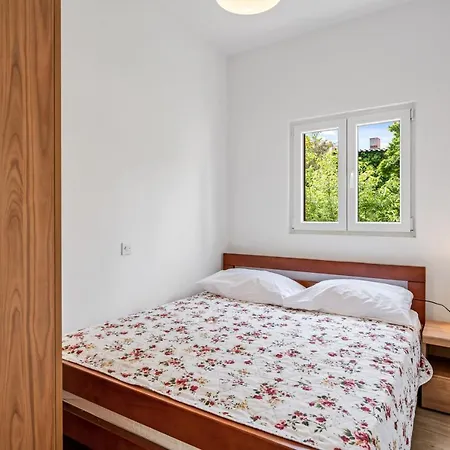 Apartment Apartments Zlarin Zlarin