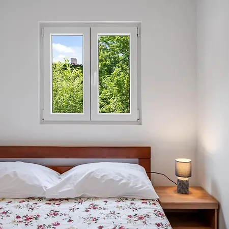 Apartments Zlarin